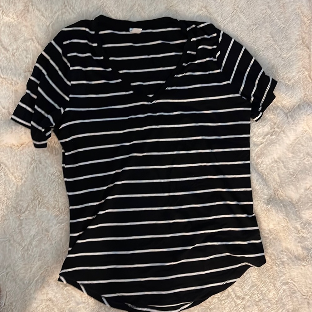 Old Navy black and white stripe shirt